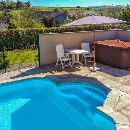 In With Pool And Vineyards *